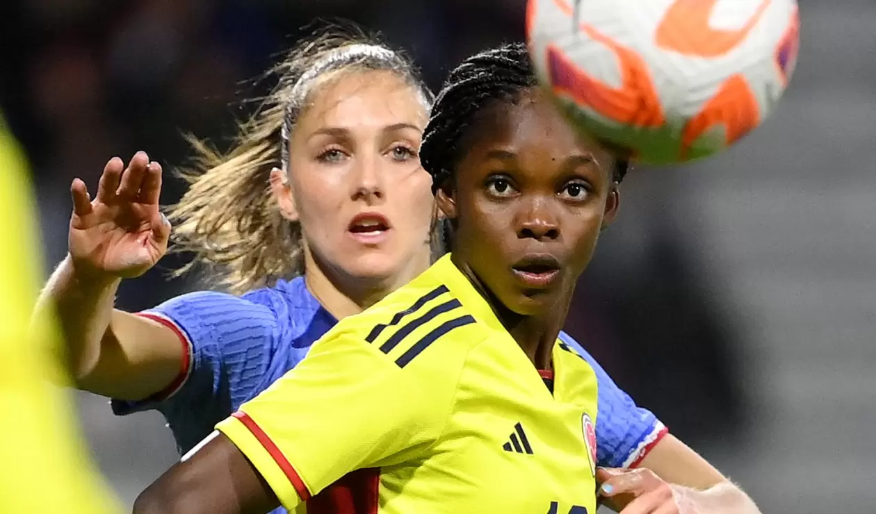 Linda Caicedo en el partido que Colombia perdió por goleada 5-2 ante Francia