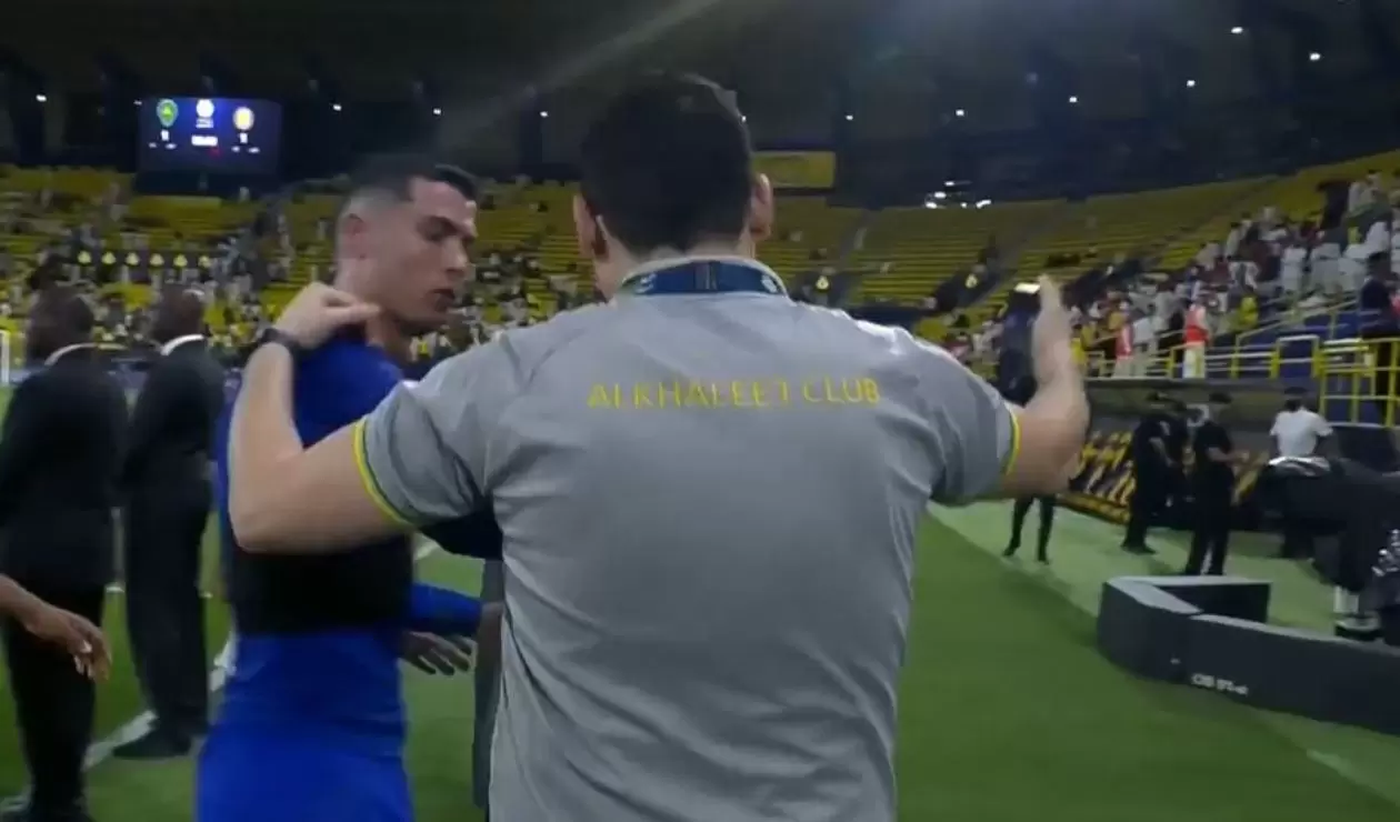 Cristiano Ronaldo pelea con un rival tras empate del Al Nassr