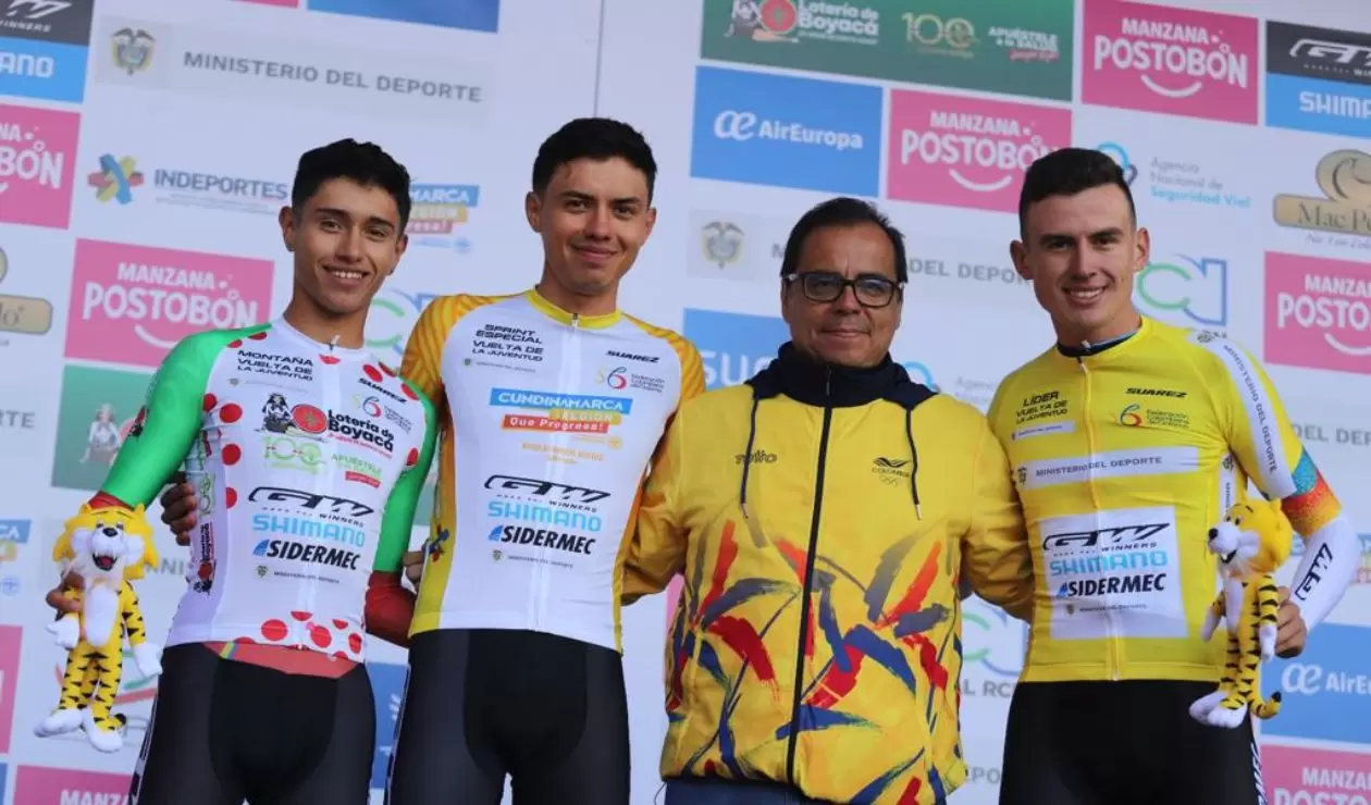 Germán Darío Gómez (derecha) gana prólogo de la Vuelta a la Juventud 2023