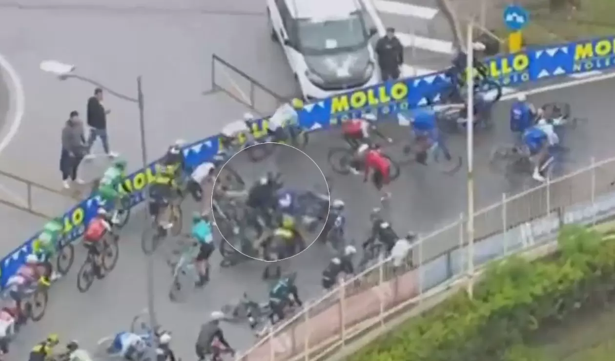 Caída de Fernando Gaviria en la etapa 5 del Giro de Italia
