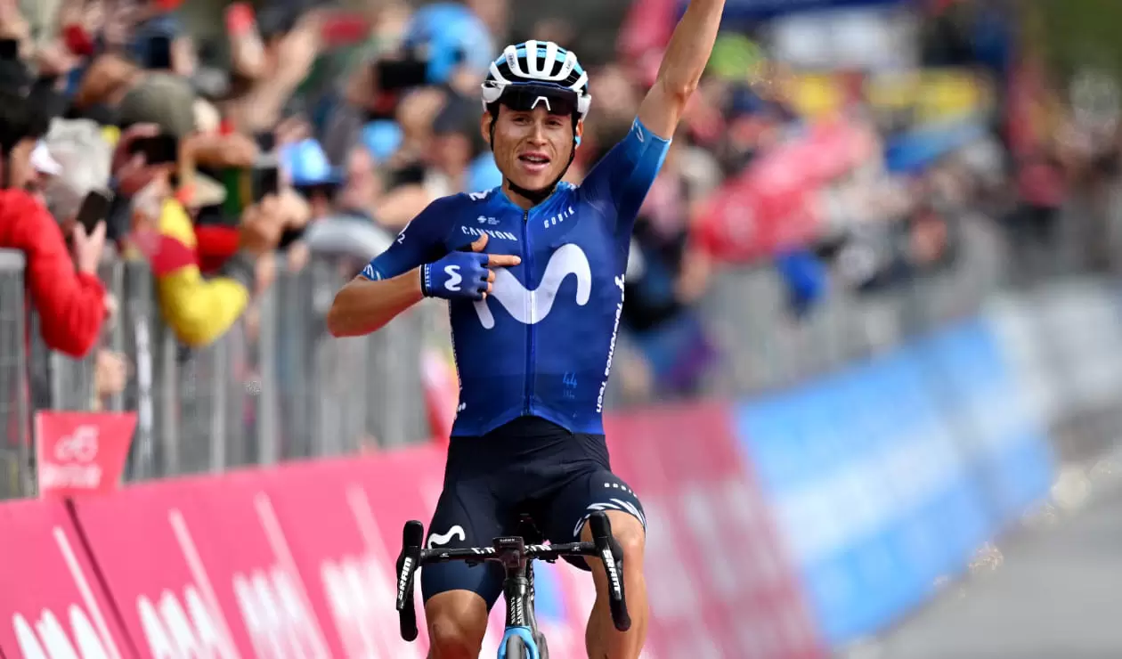 Einer Rubio al cruzar la meta en la etapa 13 del Giro de Italia 2023