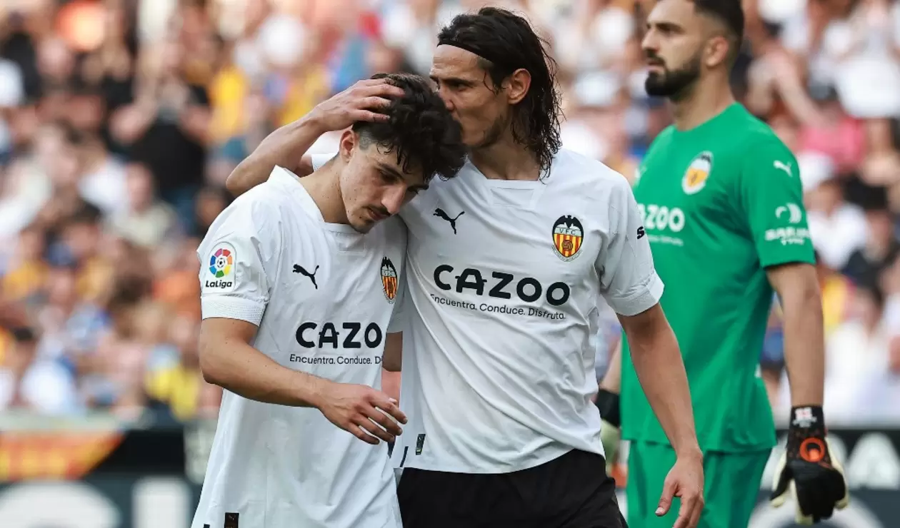 Valencia sigue en la pelea por el descenso en la liga española