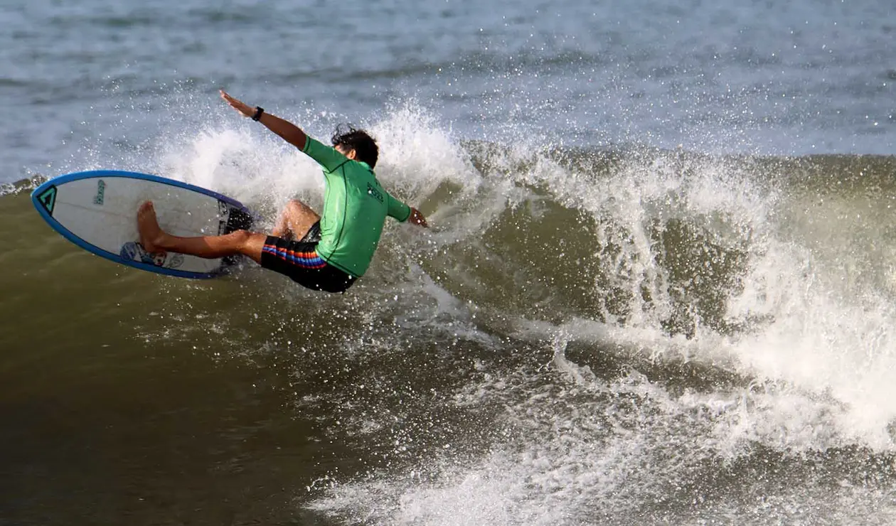 Prueba masculina de surf en los Juegos Centroamericanos 2023