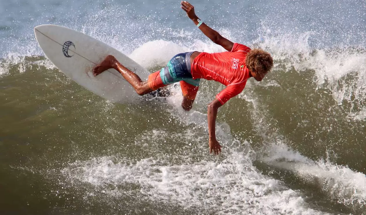 Prueba masculina de surf en los Juegos Centroamericanos 2023