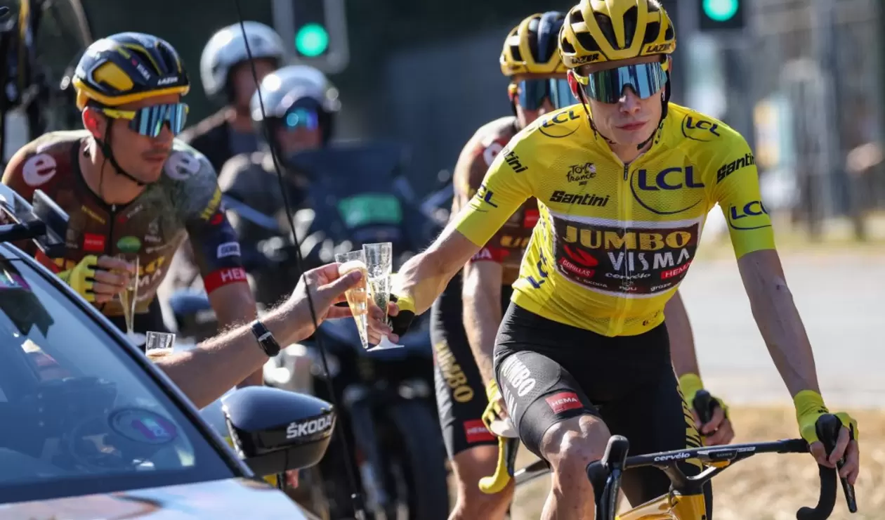 Jonas Vingegaard celebrando el doblete en el Tour de Francia