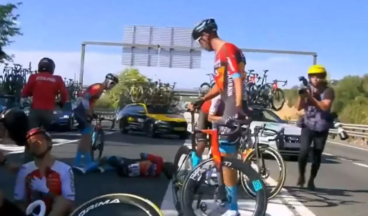 Caída de Santiago Buitrago en la etapa 4 de la Vuelta a España