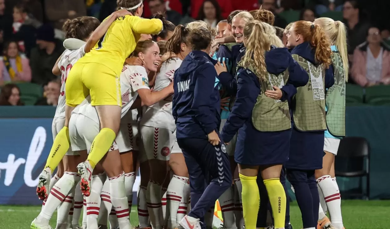 Inglaterra avanzó primera en el mundial femenino