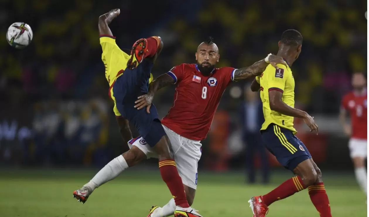 Arturo Vidal vs Colombia