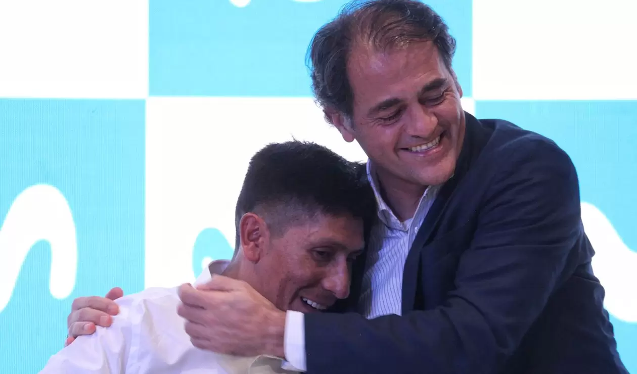 Nairo Quintana en rueda de prensa de presentación con el Movistar
