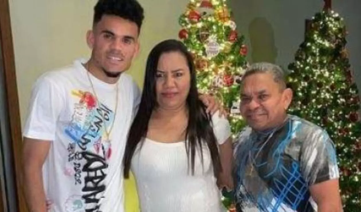 Luis Díaz con su padre y su madre
