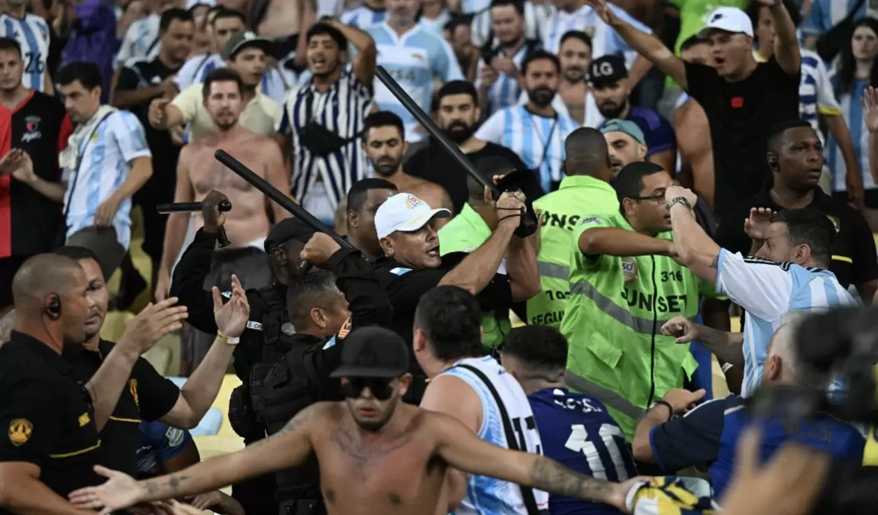 Pelea entre hinchas argentinos y policías brasileños en las eliminatorias 