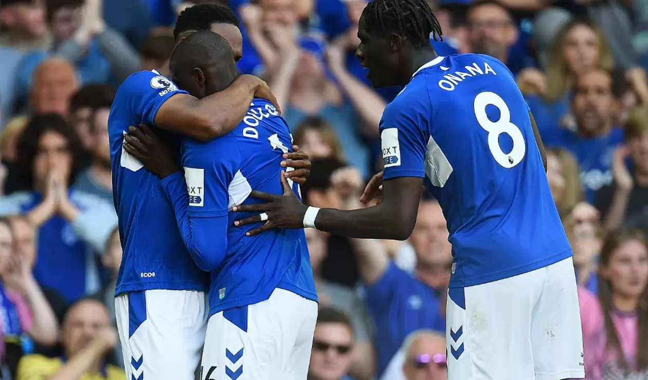 Everton fue castigado con 10 puntos en la Premier League