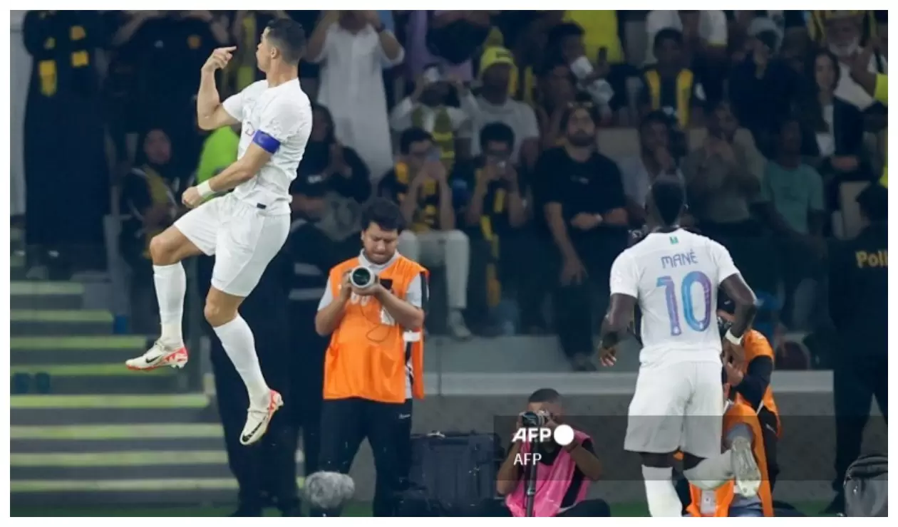 Cristiano Ronaldo celebra con el Al Nassr vs Al-Ittihad