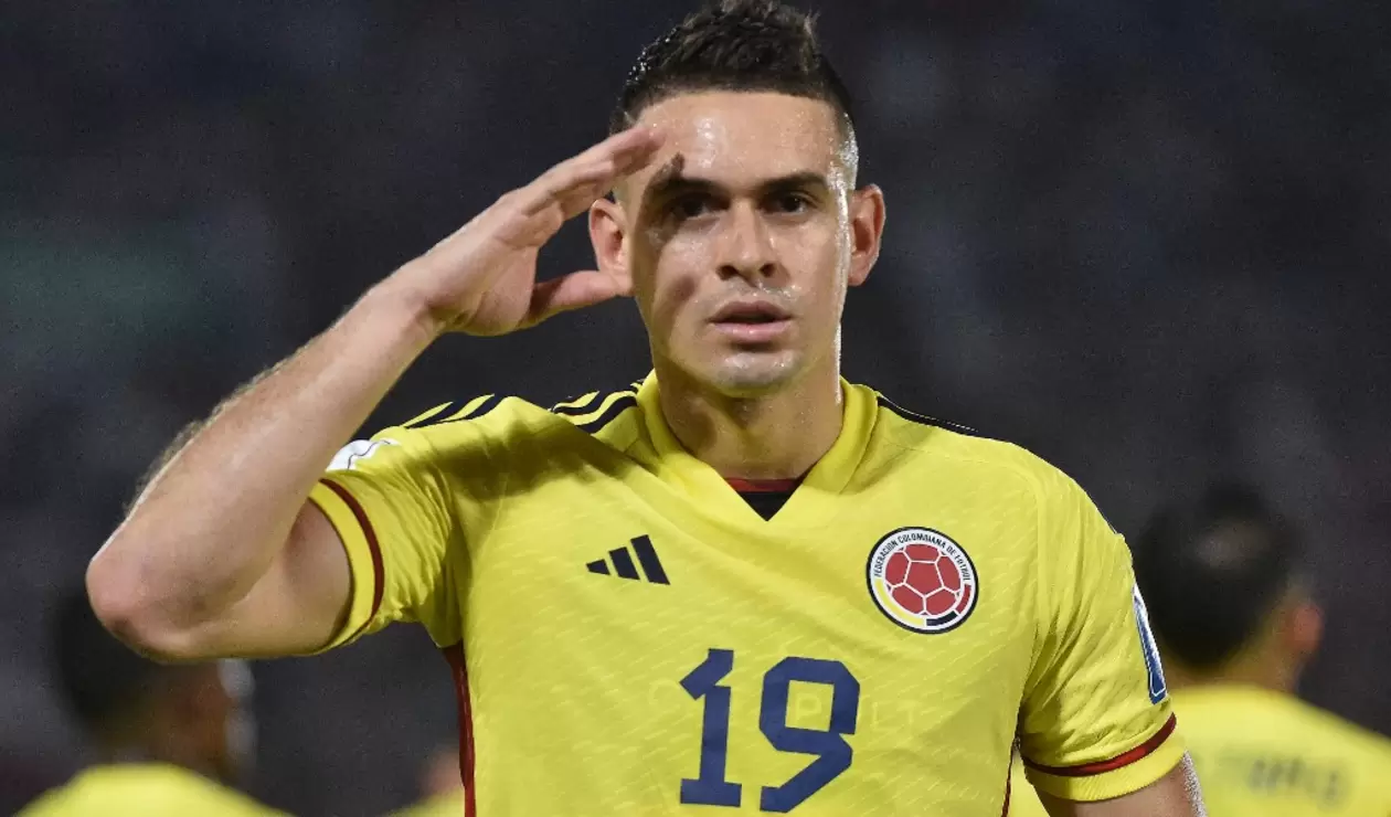 Rafael Santos Borré con la selección Colombia