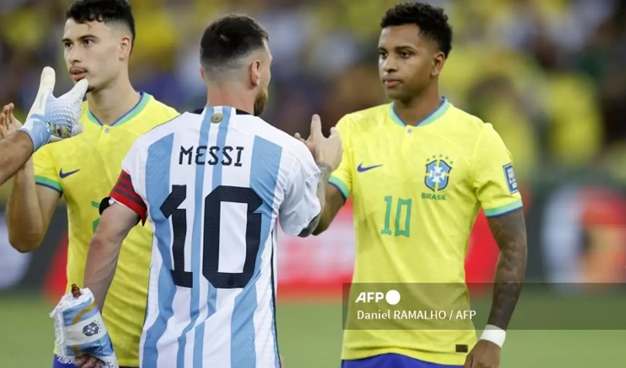 Rodrygo Goes saluda a Lionel Messi en el Brasil vs Argentina Eliminatorias Conmebol