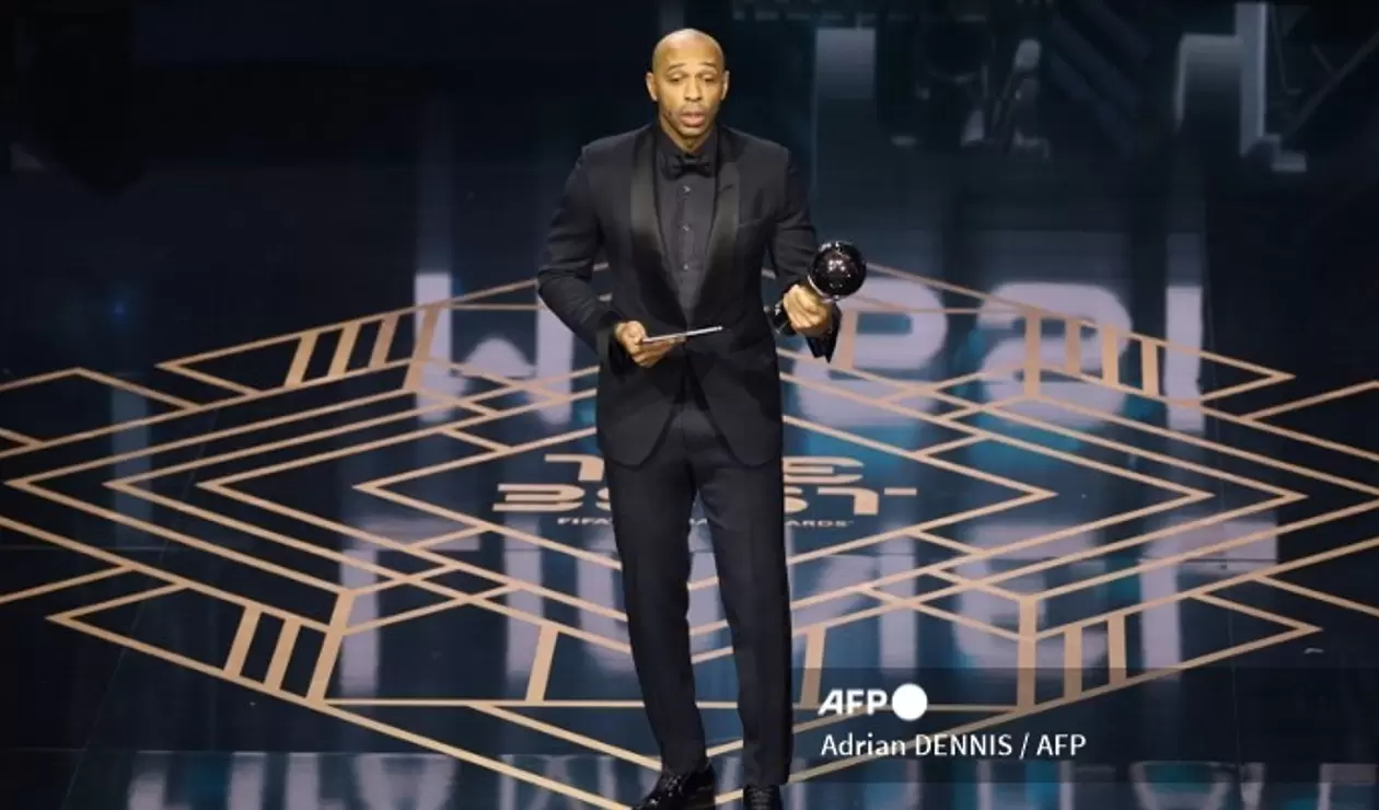 Thierry Henry entrega el Premio The Best al mejor jugador del 2023
