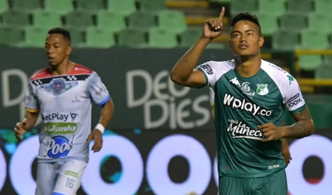 Luis Sandoval celebra gol vs Fortaleza