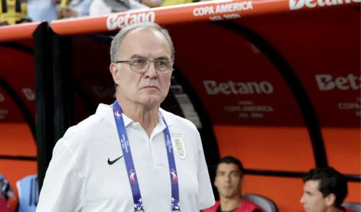 Marcelo Bielsa con la selección de Uruguay en la Copa América