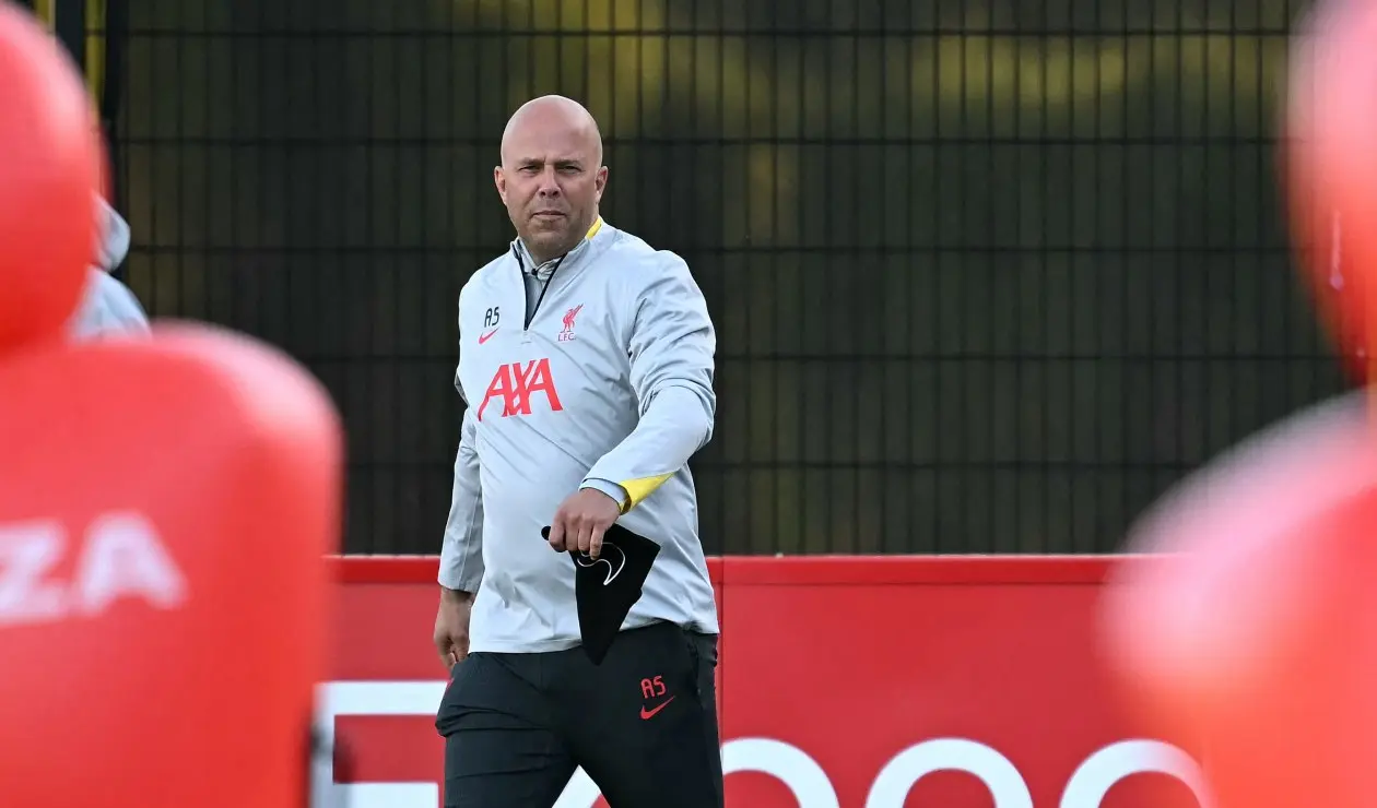 Arne Slot, técnico de Liverpool en Champions