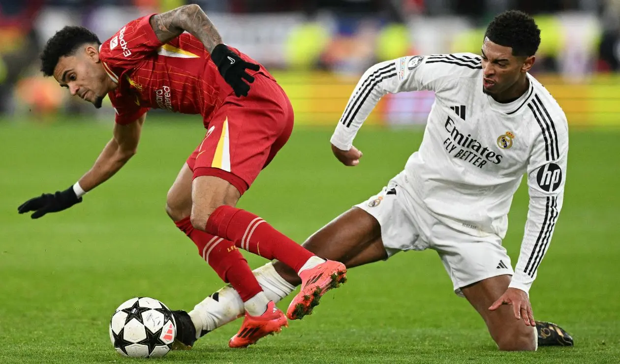 Luis Díaz pierde a un socio en el campo de juego de Liverpool. 