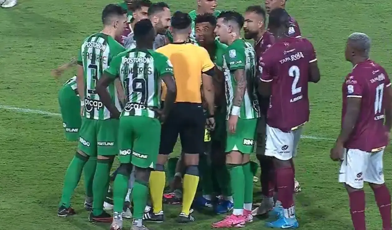 Expulsión de Sebastián Guzmán en Tolima vs . Nacional