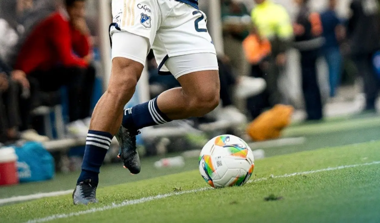 Balón en partido de Millonarios