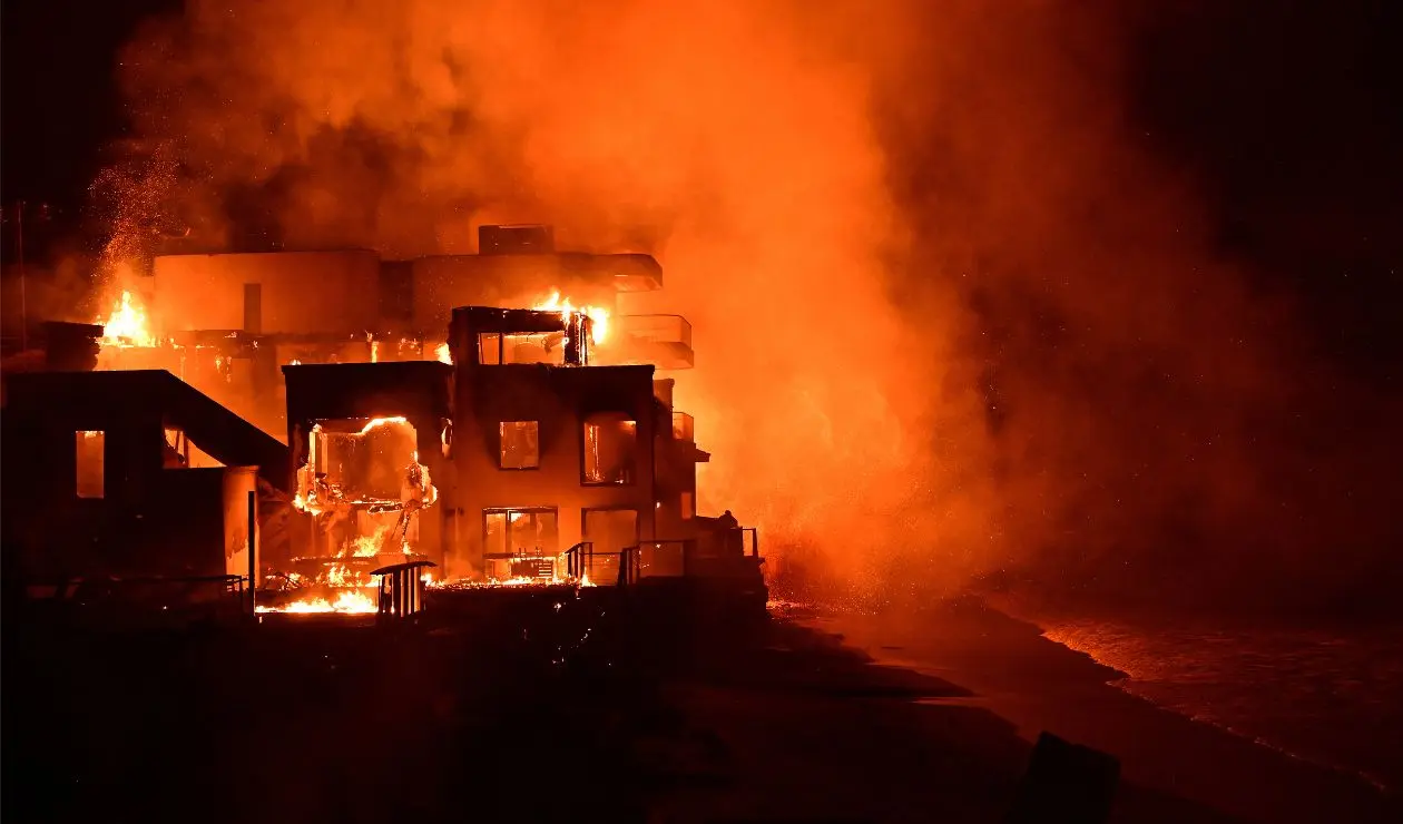 Incendio de la casa de Carlos Vela en Malibú
