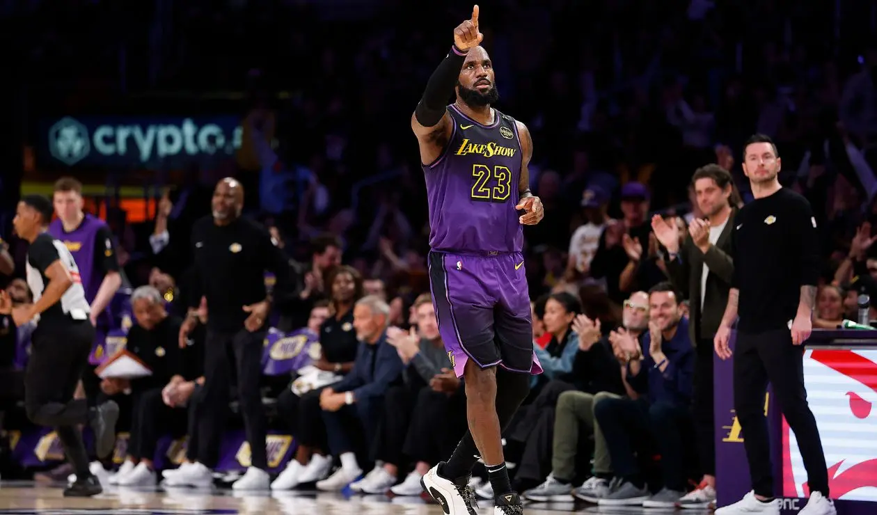 Lakers suma una nueva victoria en la NBA de la mano de LeBron James