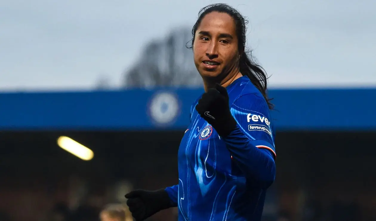 Mayra Ramírez con el Chelsea