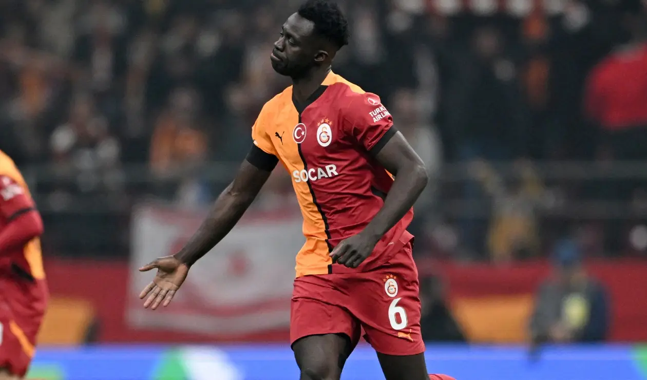 Dávinson Sánchez con el Galatasaray