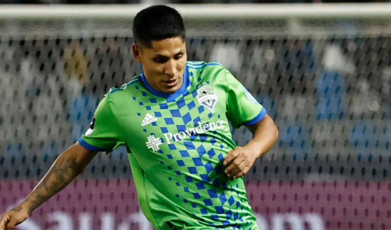 Raúl Ruidíaz delantero de Perú y del Seattle Sounders