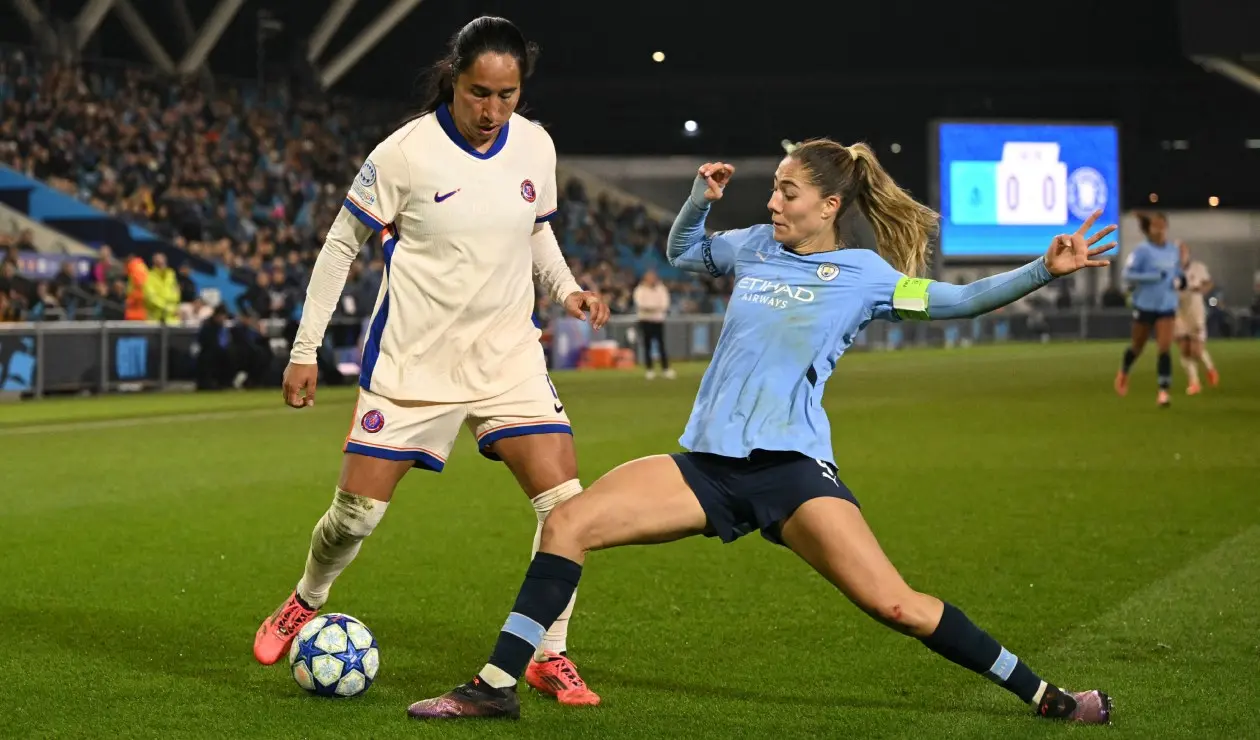 Mayra Ramírez en el Manchester City vs Chelsea de la Champions League