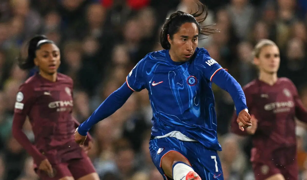 Mayra Ramírez con Chelsea