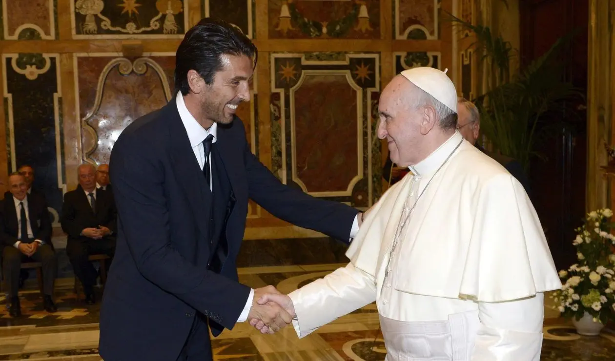 Buffon se reportó con emotivo mensaje tras la muerte del papa Francisco