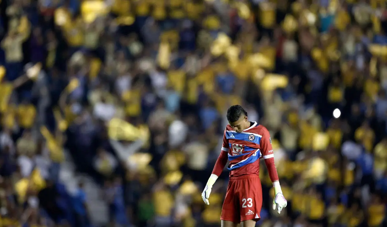 Kevin Mier, portero colombiano en Cruz Azul