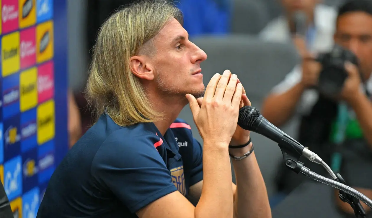 Sebastián Beccacece en la rueda de prensa antes de enfrentar a Brasil