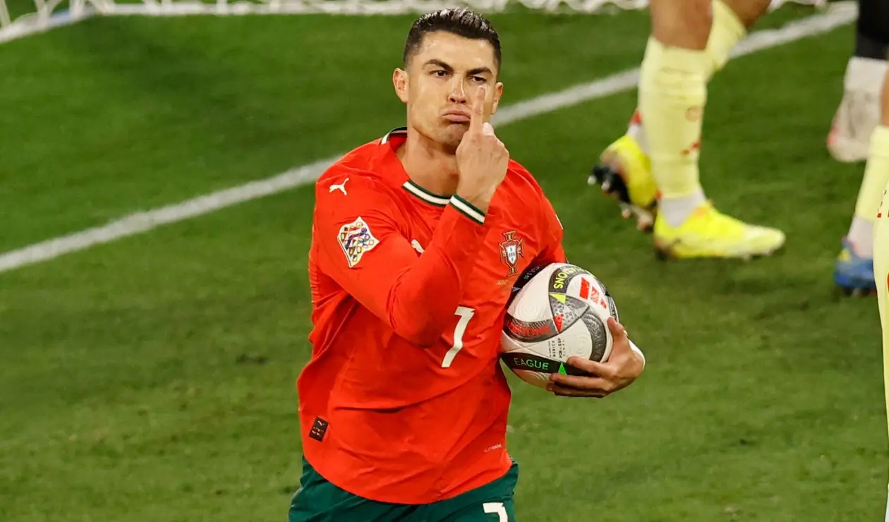 Cristiano Ronaldo anota doblete con Portugal en la eliminatoria