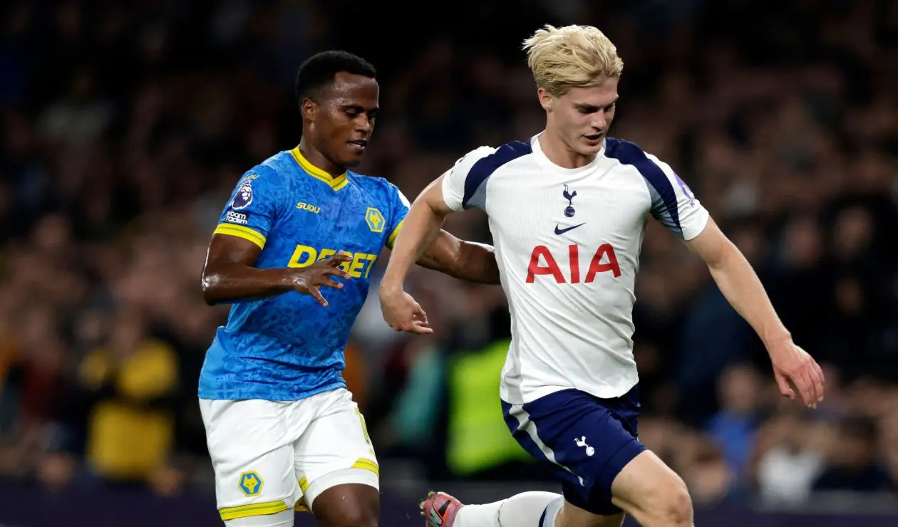 Jhon Arias recibió lluvia de elogos tras primera titularidad en Wolves