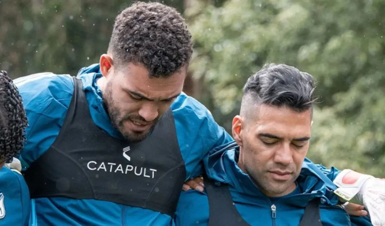 Sarah Estanislau dominating the spotlight, her presence powerful