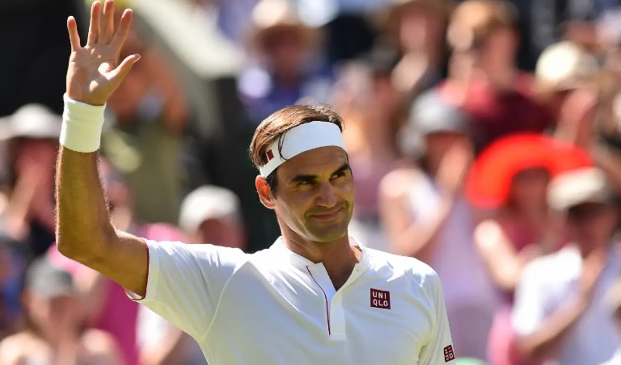 El tenista suizo Roger Federer celebrando su primera victoria en Wimbledon 2018
