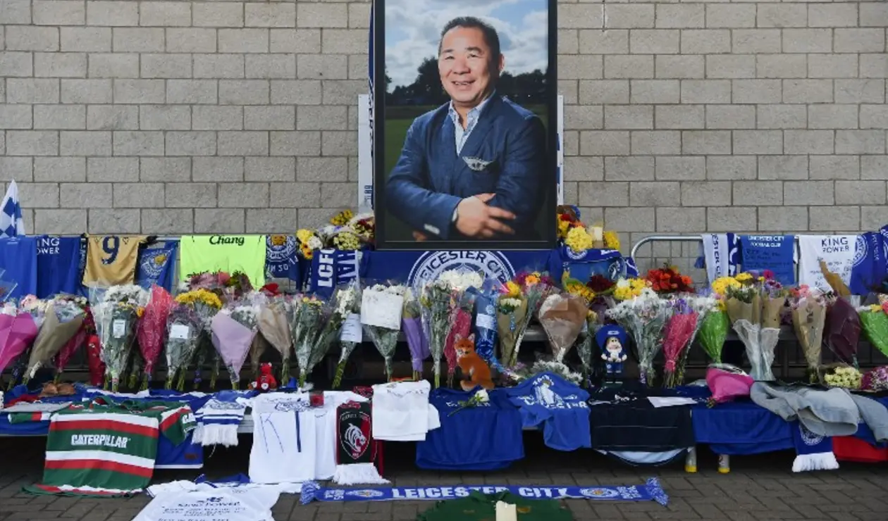 Homenaje al presidente del Leicester, Vichai Srivaddhanaprabha