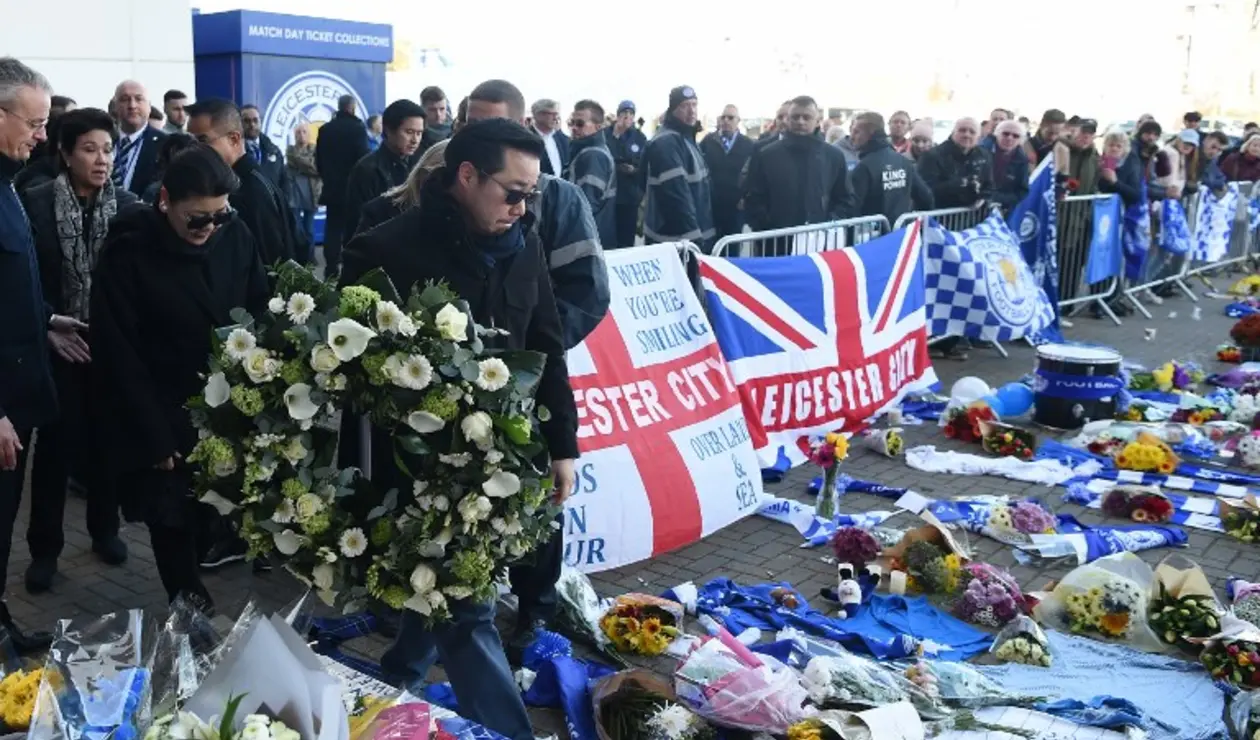 Homenaje al presidente del Leicester, Vichai Srivaddhanaprabha