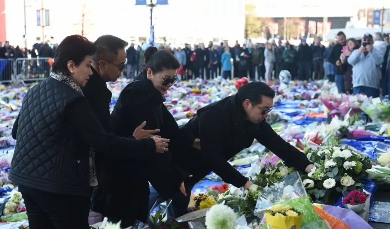 Homenaje al presidente del Leicester, Vichai Srivaddhanaprabha