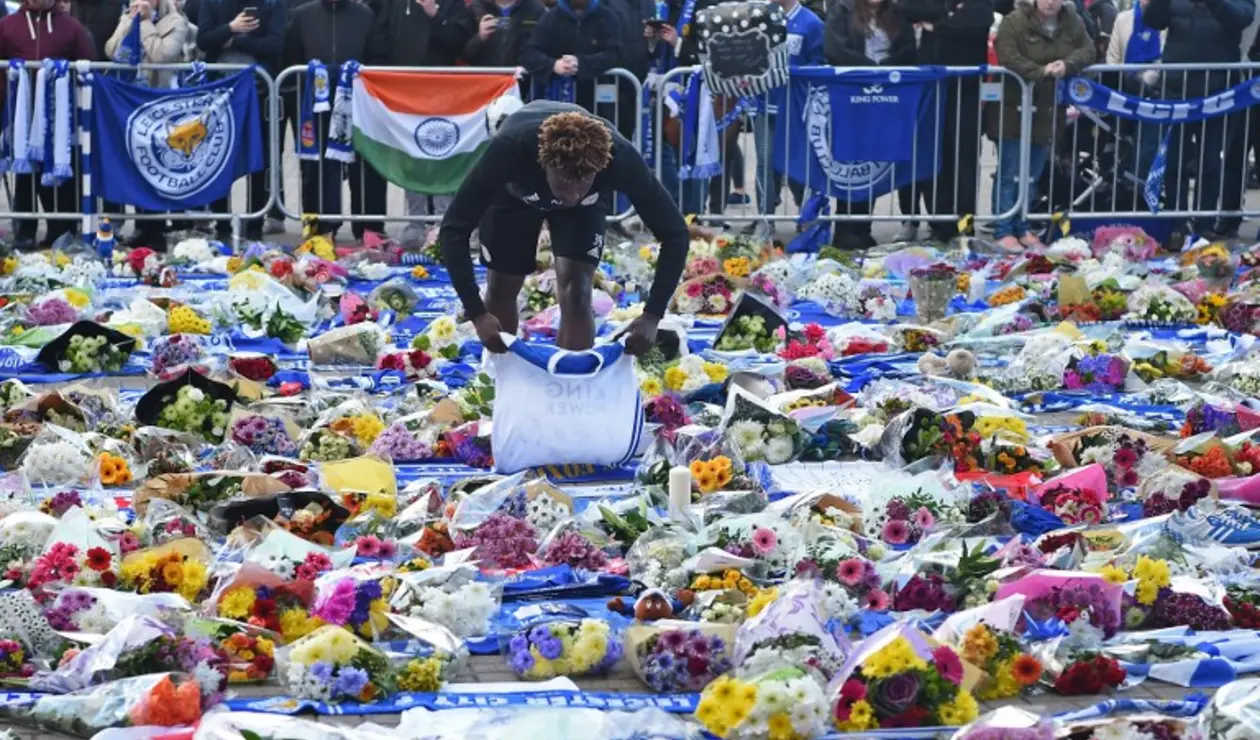 Homenaje al presidente del Leicester, Vichai Srivaddhanaprabha. Thumbnail
