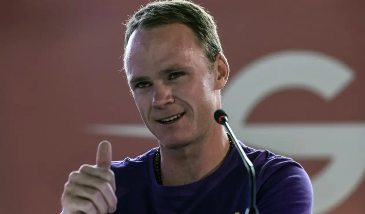 Chris Froome en rueda de prensa antes de disputar el Giro de Rigo 