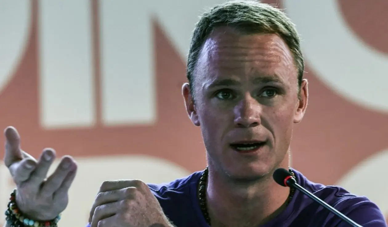 Chris Froome en rueda de prensa antes de disputar el Giro de Rigo 