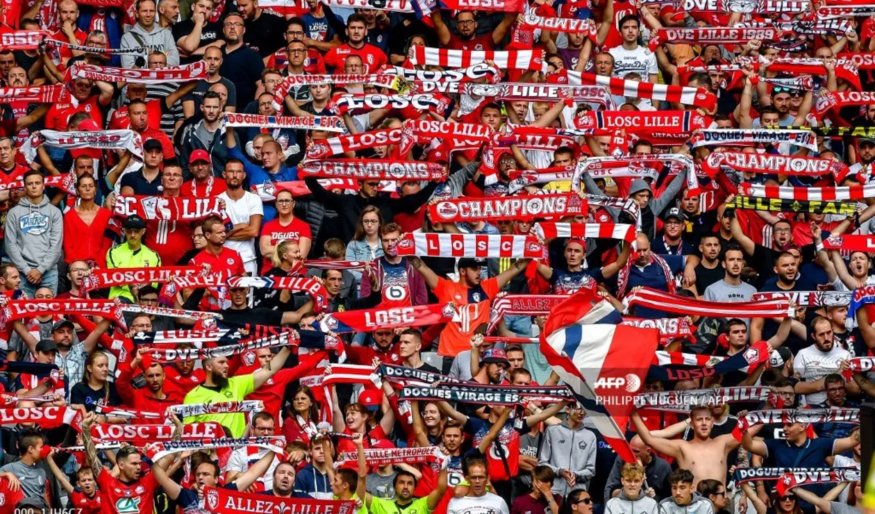 Hinchas de Lille en Francia