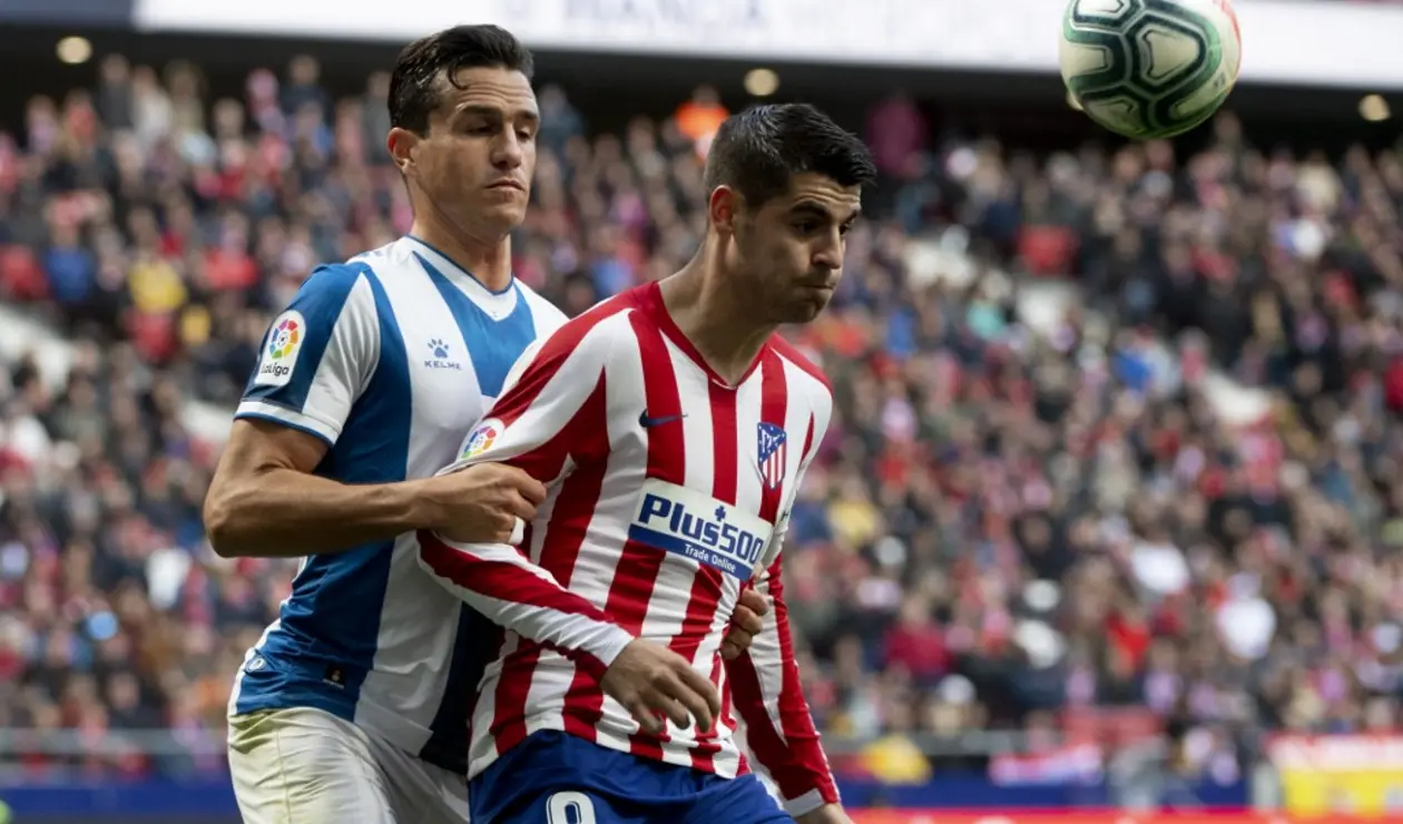 Bernardo Espinosa, defensor colombiano; y Álvaro Morata, delantero español
