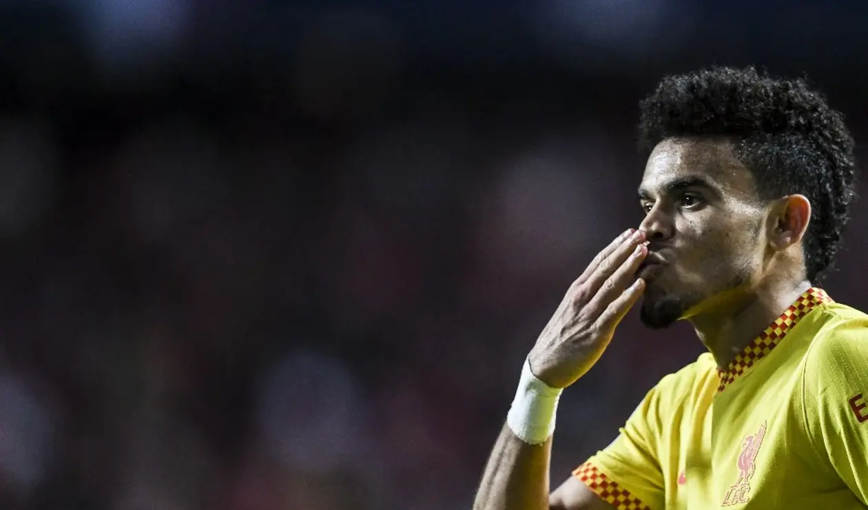 Luis Diaz celebra su primer gol en Champions con la camiseta del Liverpool.