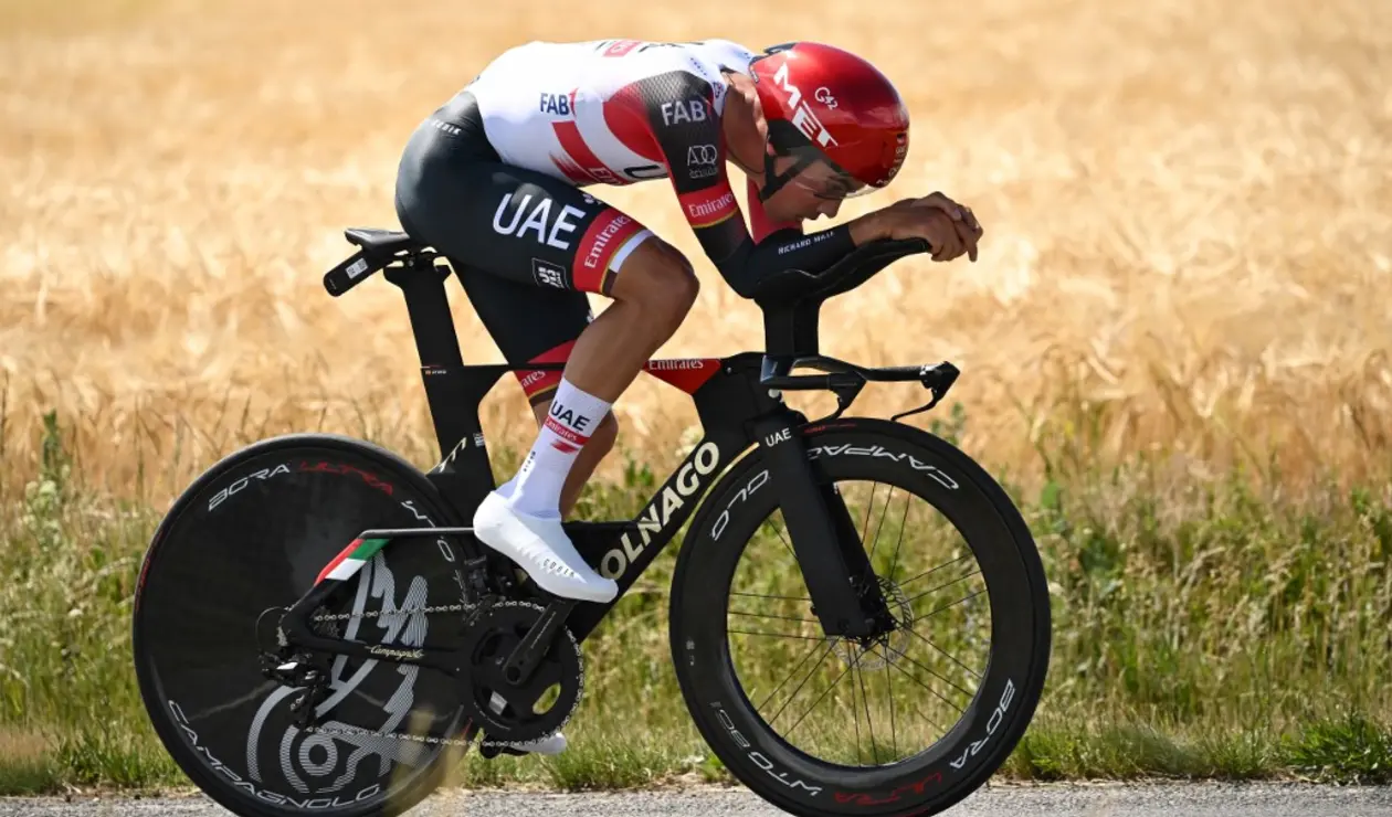 Juan Ayuso, ciclista del UAE hasta 2028